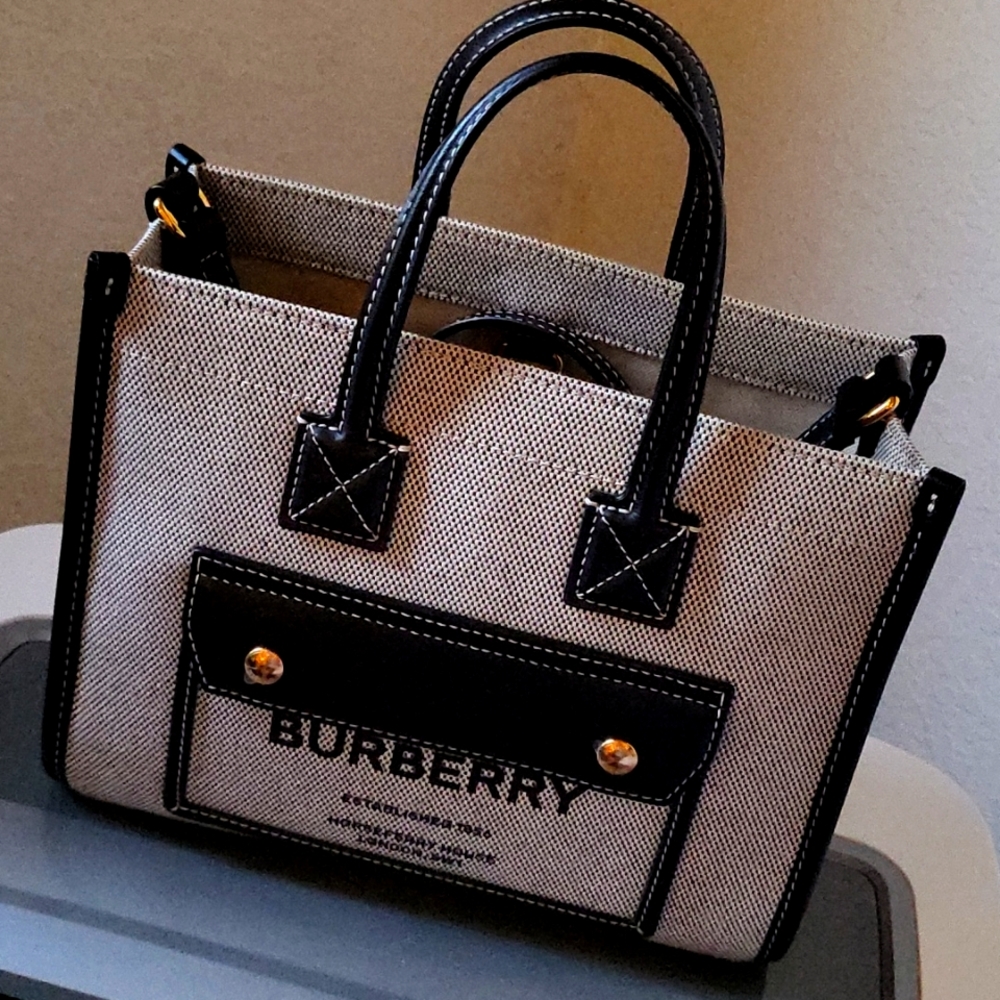 COPY - Burberry freya mini bag